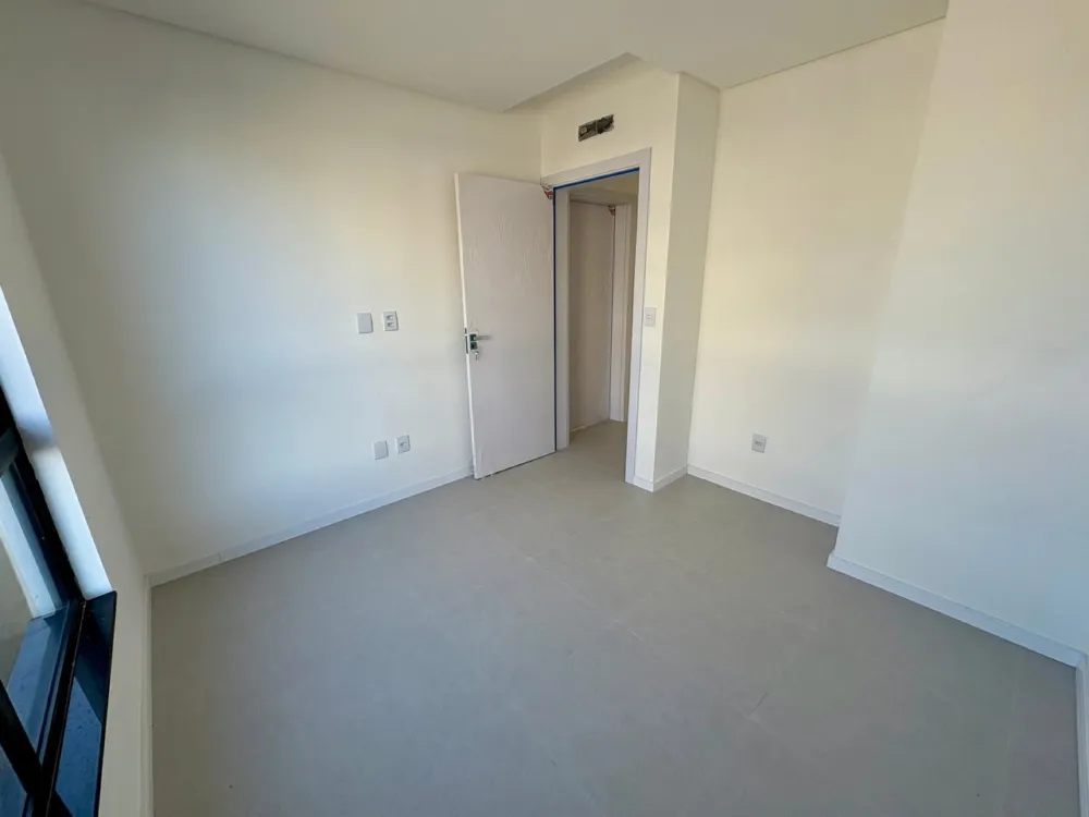 Sala comercial para reserva no bairro Meia Praia em Navegantes