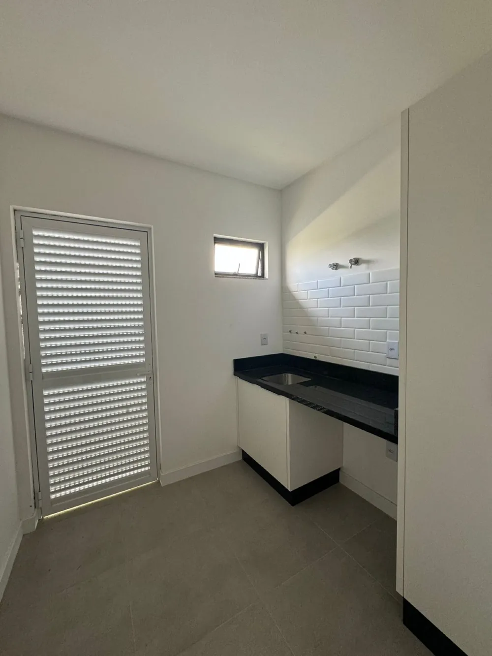 Casa 4 quartos para venda no bairro Areias em Camboriú