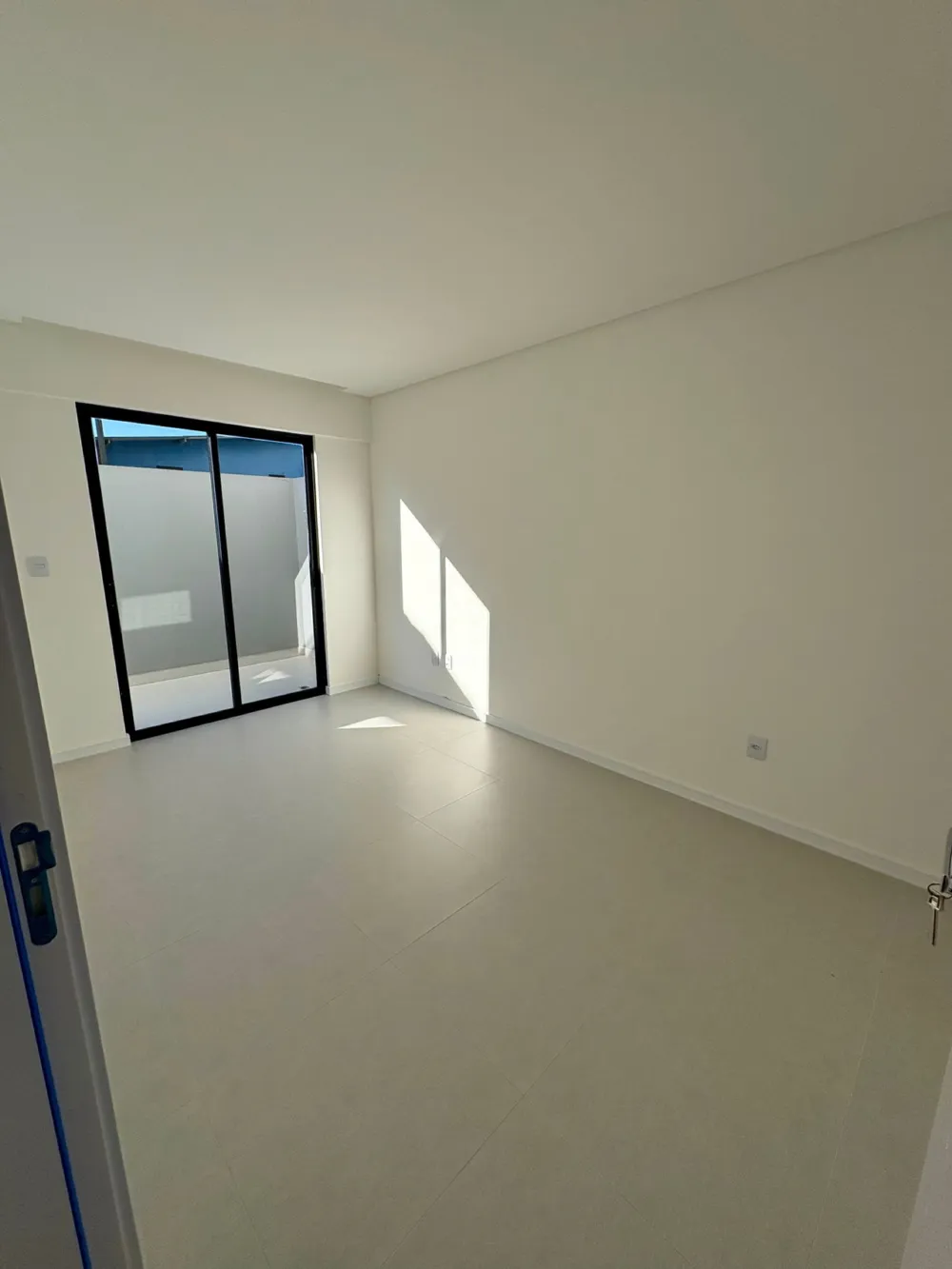 Sala comercial para reserva no bairro Meia Praia em Navegantes