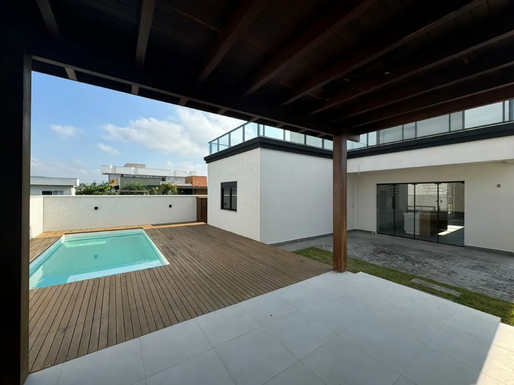 Casa 4 quartos para venda no bairro Areias em Camboriú