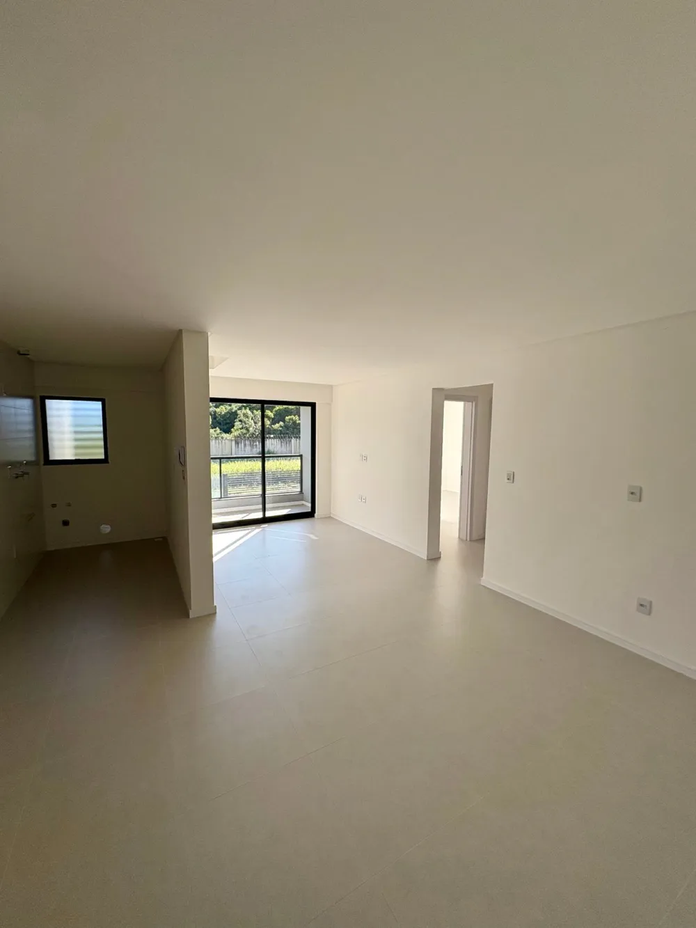 Sala comercial para reserva no bairro Meia Praia em Navegantes