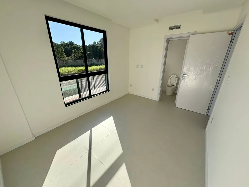 Sala comercial para reserva no bairro Meia Praia em Navegantes