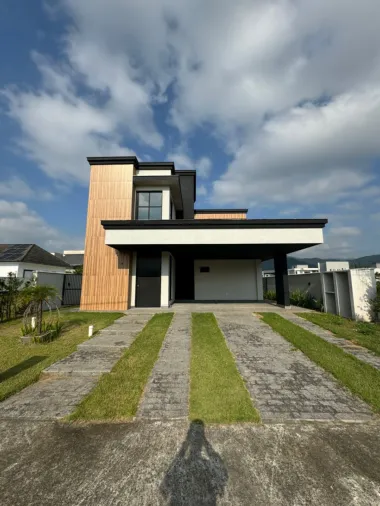 Casa 4 quartos para venda no bairro Areias em Camboriú