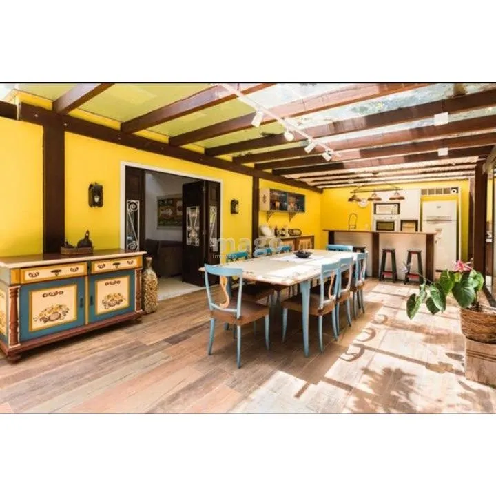 Linda casa 3 suítes em Taquaras pertinho da praia.
