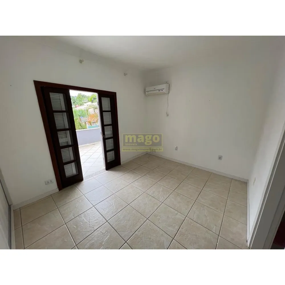 CASA ALTO PADRÃO EM  CONDOMÍNIO FECHADO NO BAIRRO ARIRIBÁ 