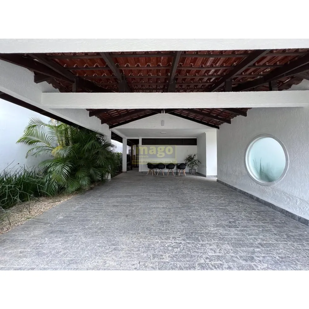 CASA ALTO PADRÃO EM  CONDOMÍNIO FECHADO NO BAIRRO ARIRIBÁ 