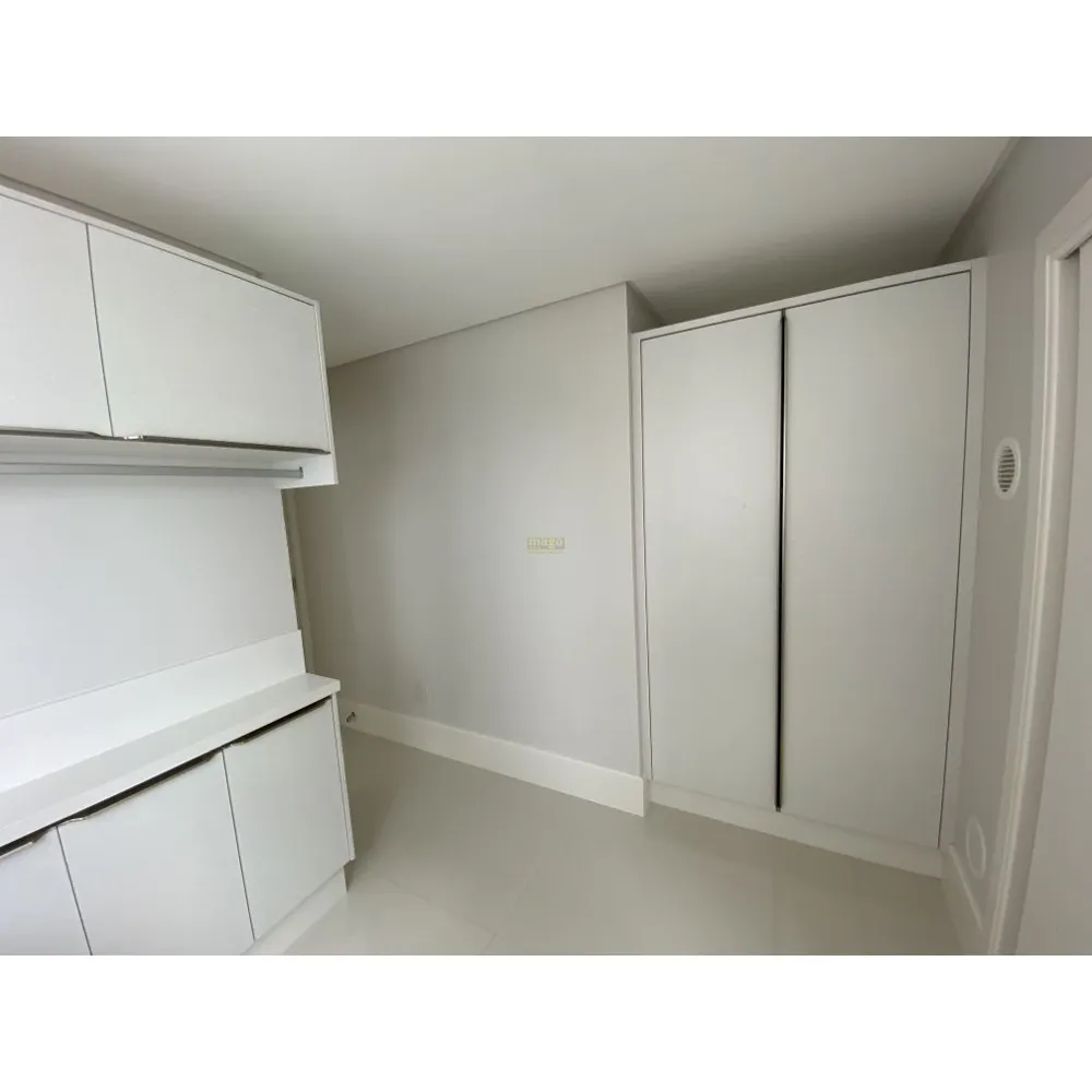 Apartamento mobiliado com 04 suítes 