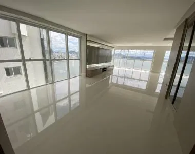 Apartamento mobiliado com 04 suítes 