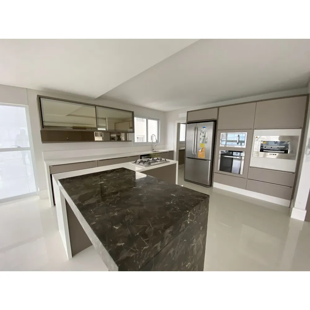 Apartamento Alto Padrão com 04 suítes Frente Mar