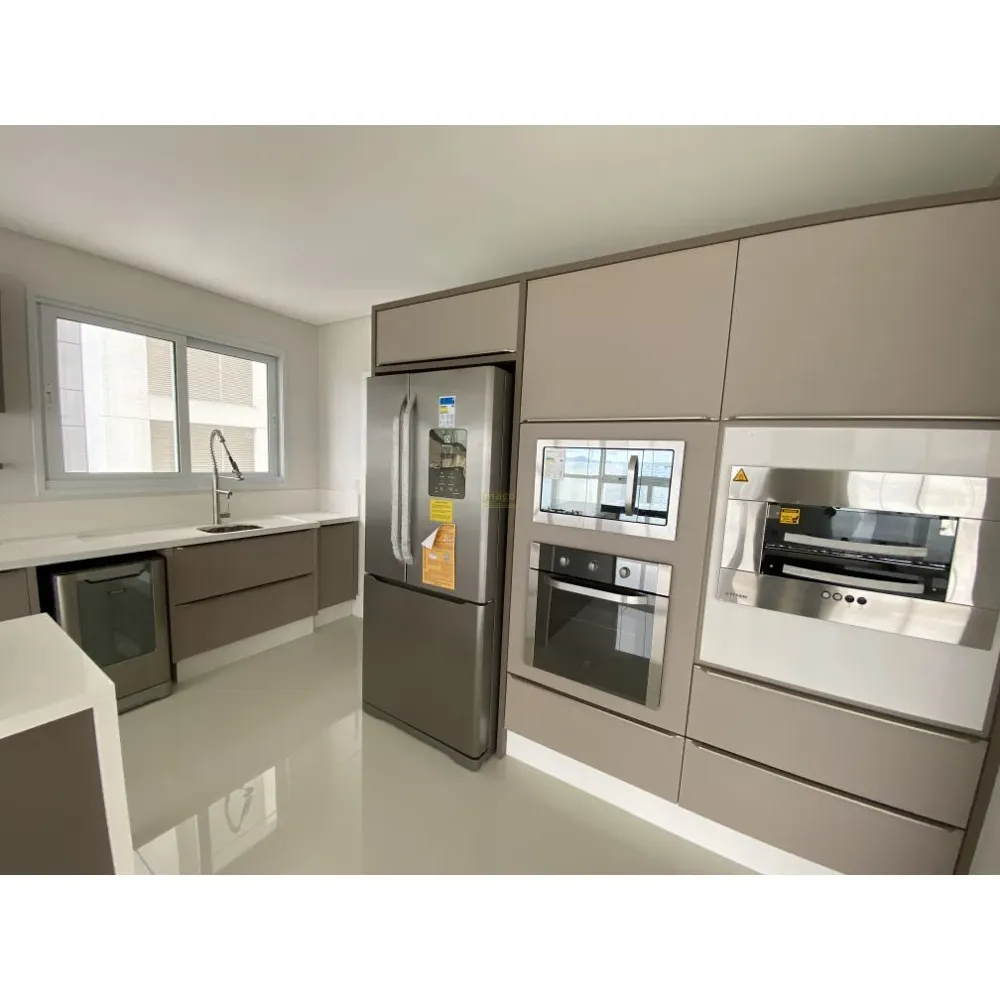 Apartamento Alto Padrão com 04 suítes Frente Mar