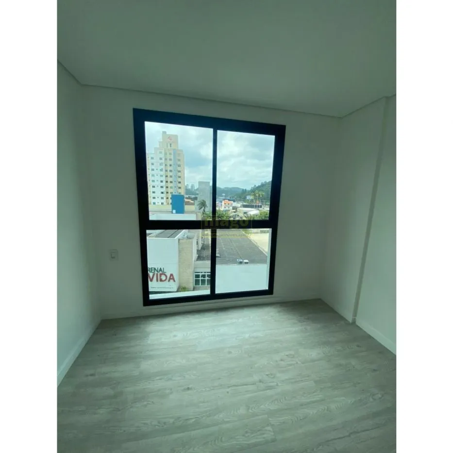 Apartamento de 1 Suite + 1 quarto na Praia Brava