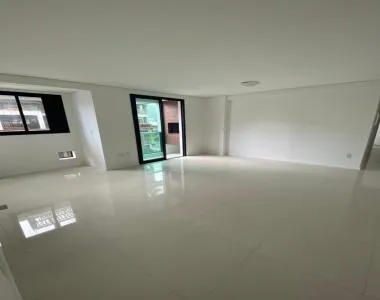 Apartamento de 1 Suite + 1 quarto na Praia Brava