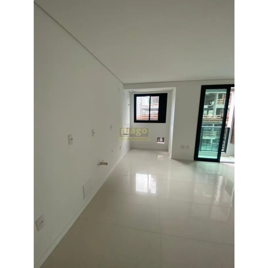 Apartamento de 1 Suite + 1 quarto na Praia Brava