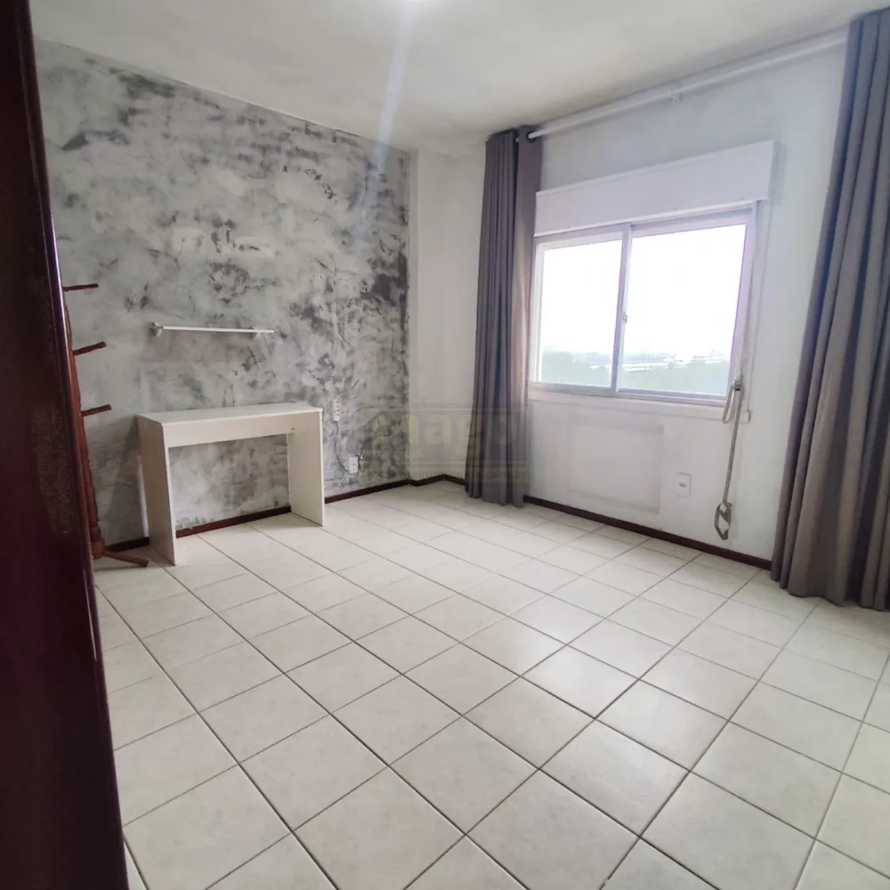 Apartamento à venda na Barra Norte, com ótima localização