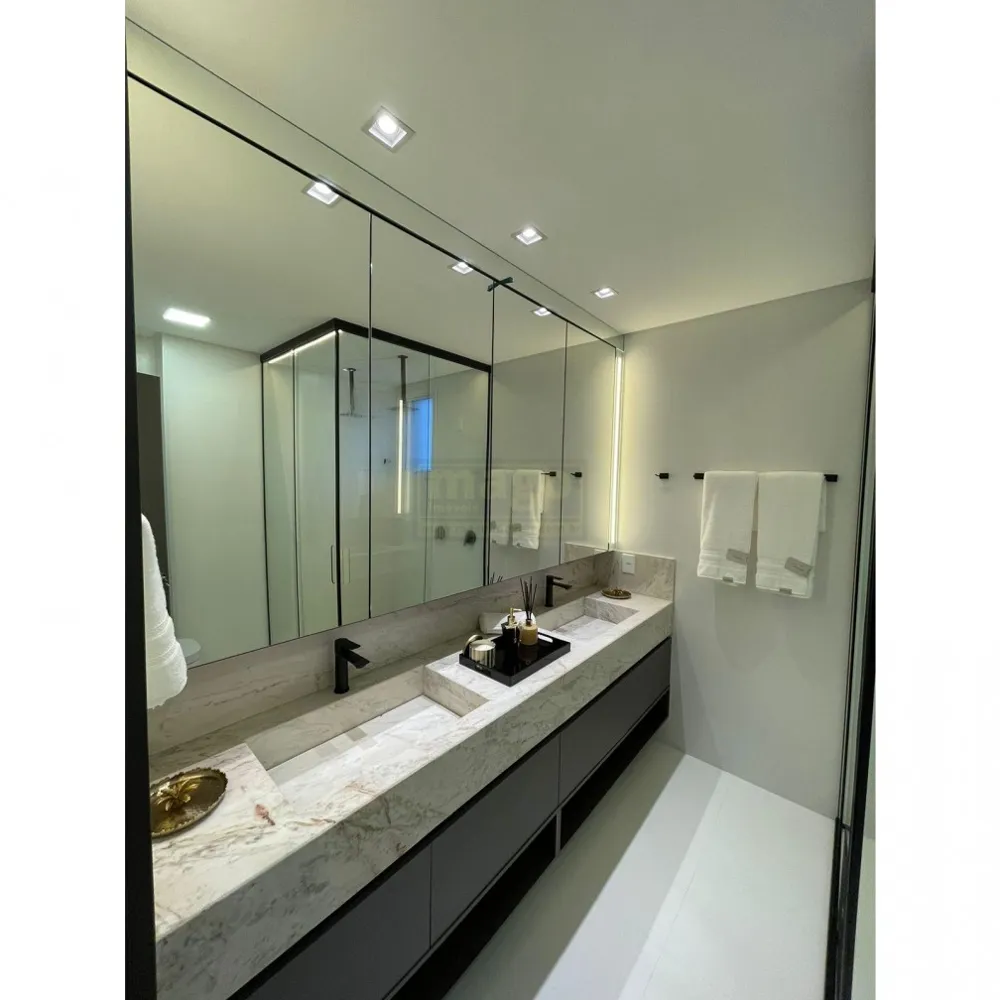 Cobertura duplex 4 suítes no Centro de Balneário Camboriú!