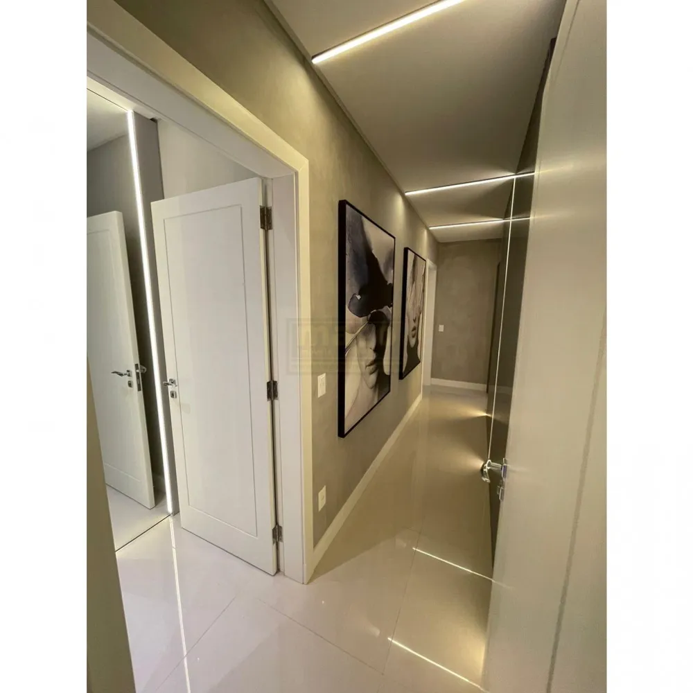 Cobertura duplex 4 suítes no Centro de Balneário Camboriú!