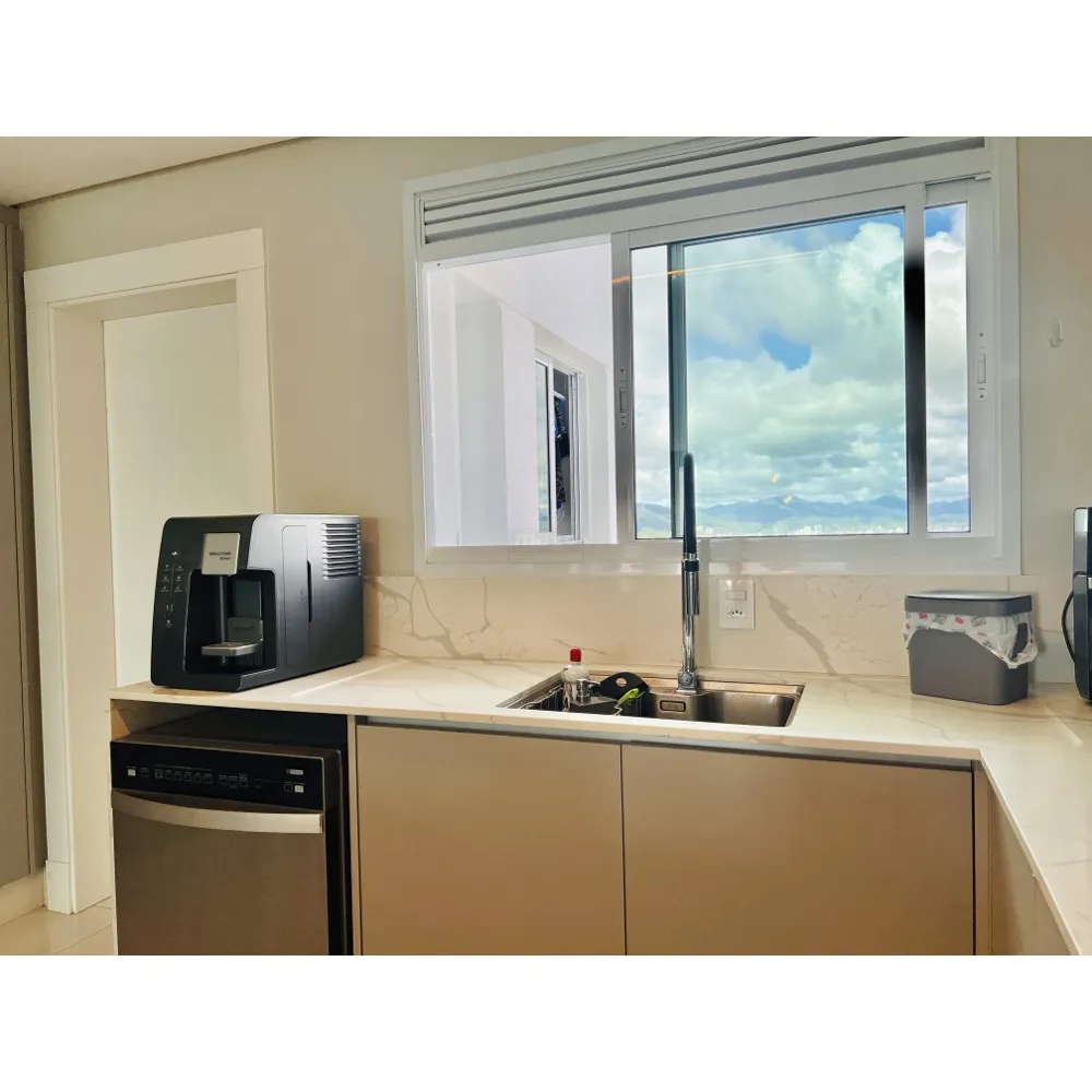 Apartamento com Vista Mar e mobiliado com 3 suítes em Balneário Camboriú