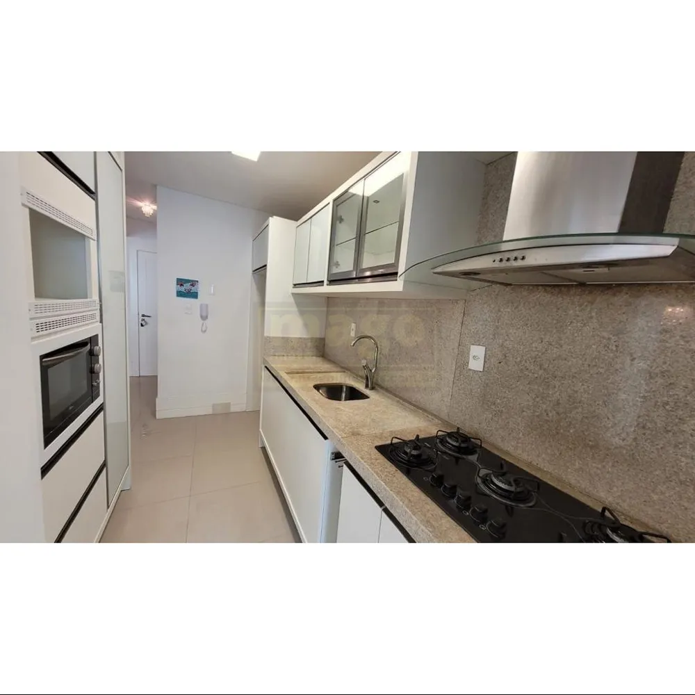 Apartamento com 3 suítes e 4 vagas de garagem na Barra Sul