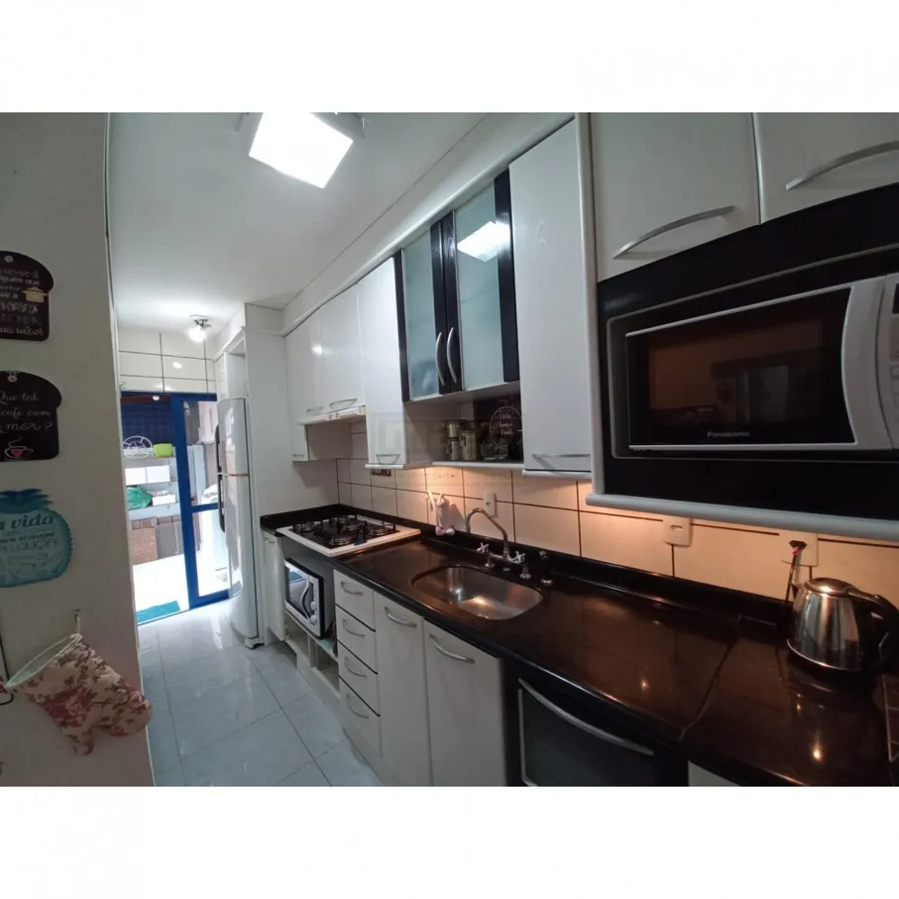 APARTAMENTO PARA INVESTIR OU MORAR NO CENTRO DE BALNEÁRIO!