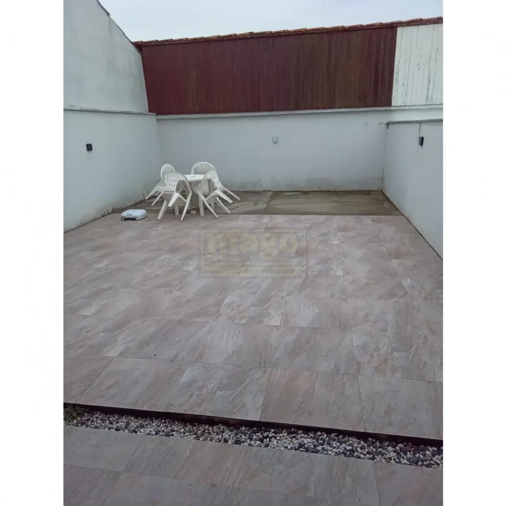 Sobrado para Venda à 500mt do Mar