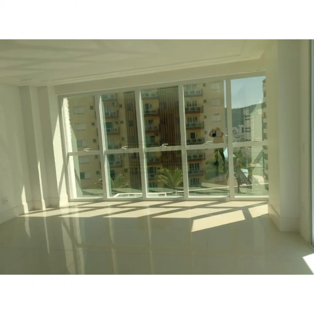 APARTAMENTO NA QUADRA DO MAR PARA VOCÊ DECORAR!