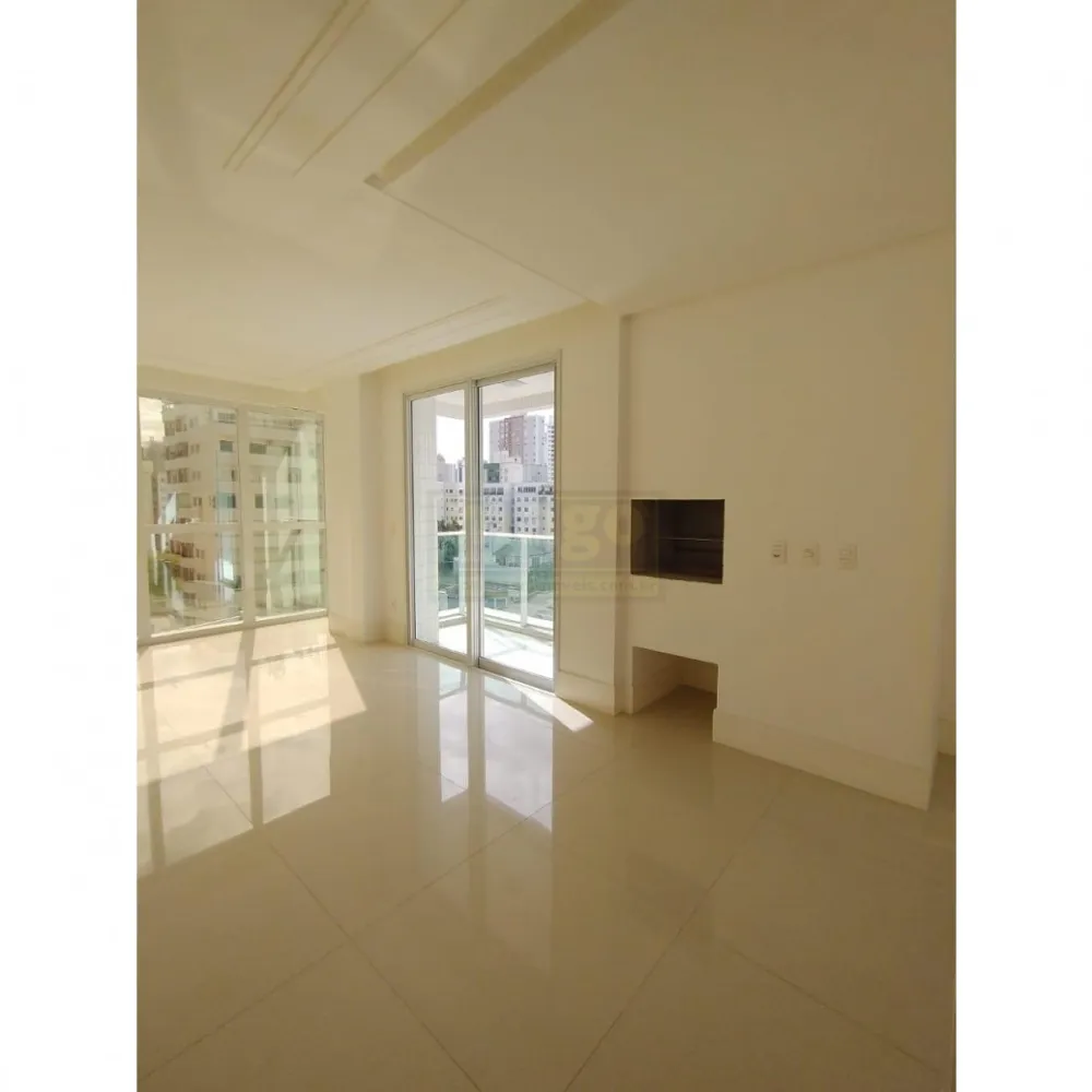 APARTAMENTO NA QUADRA DO MAR PARA VOCÊ DECORAR!