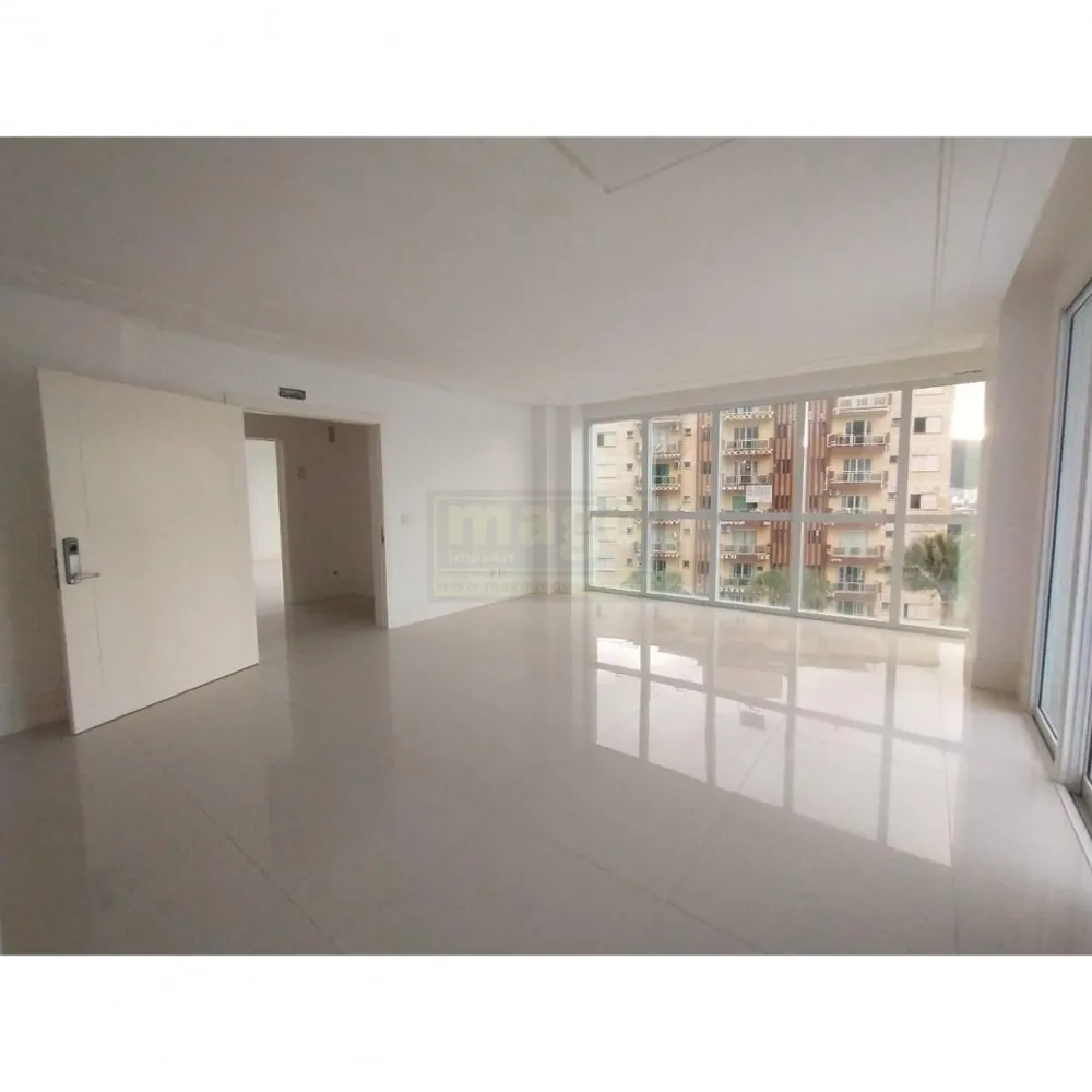 APARTAMENTO NA QUADRA DO MAR PARA VOCÊ DECORAR!
