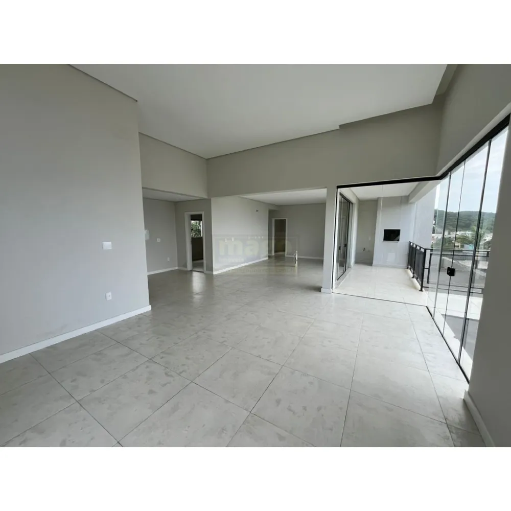 Casa com 3 suites e 4 vagas de garagem no Bairro das Nações