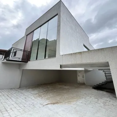 Casa com 3 suites e 4 vagas de garagem no Bairro das Nações Casa com 3 suites e 4 vagas de garagem no Bairro das Nações