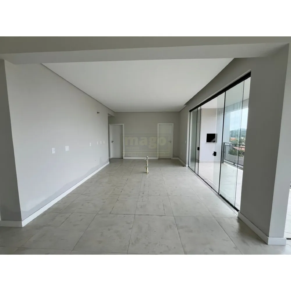 Casa com 3 suites e 4 vagas de garagem no Bairro das Nações