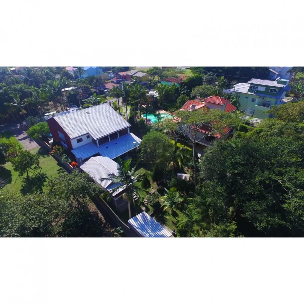 Casa em Taquaras com 5 suítes para venda