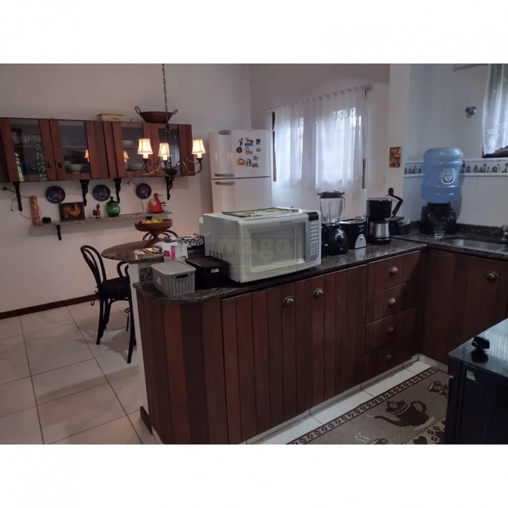 Casa em Taquaras com 5 suítes para venda