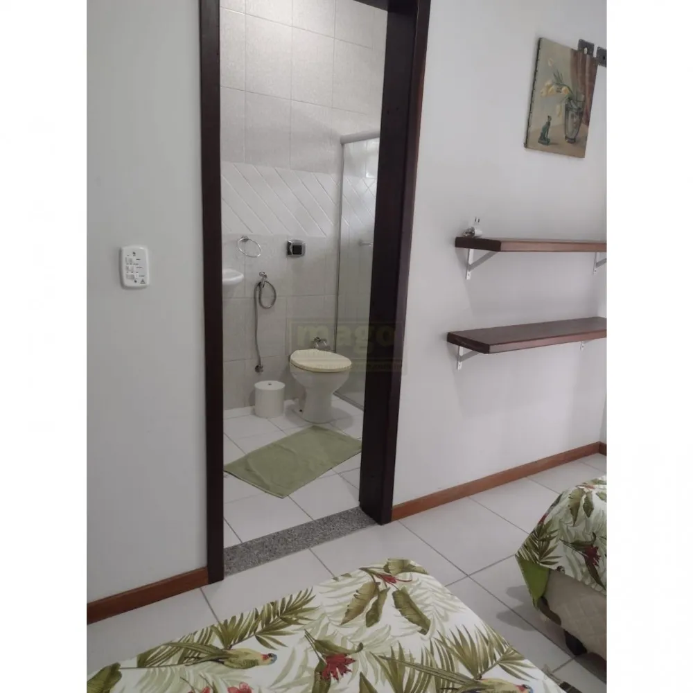 Casa em Taquaras com 5 suítes para venda
