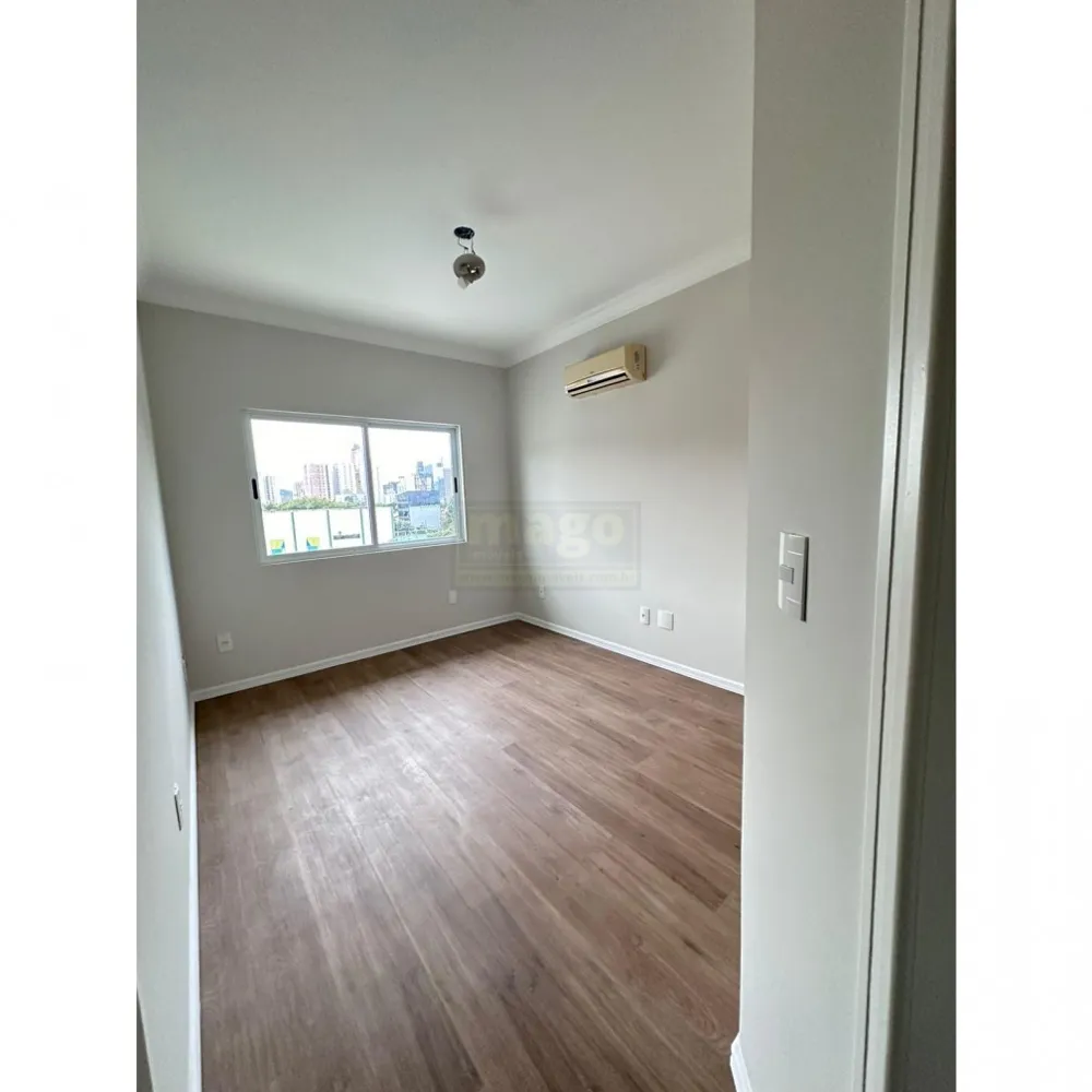 Casa para Locação Anual no bairro Ariribá em Balneário Camboriú