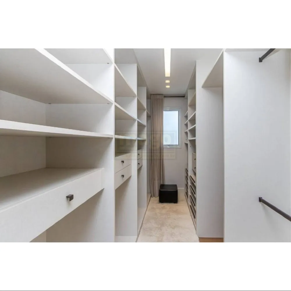 Apartamento com vista mar mobiliado e decorado com 4 vagas de garagem