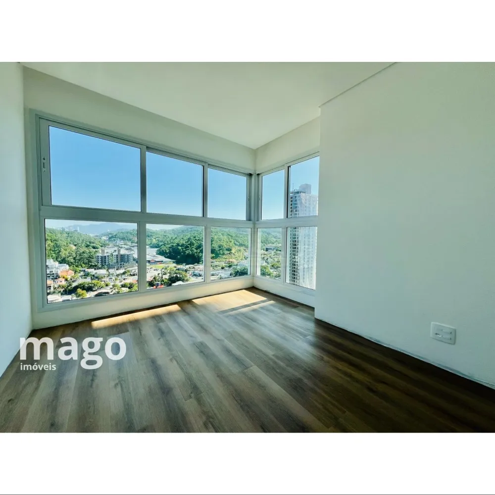 Apartamento para venda na Praia Brava com duas vagas de garagem