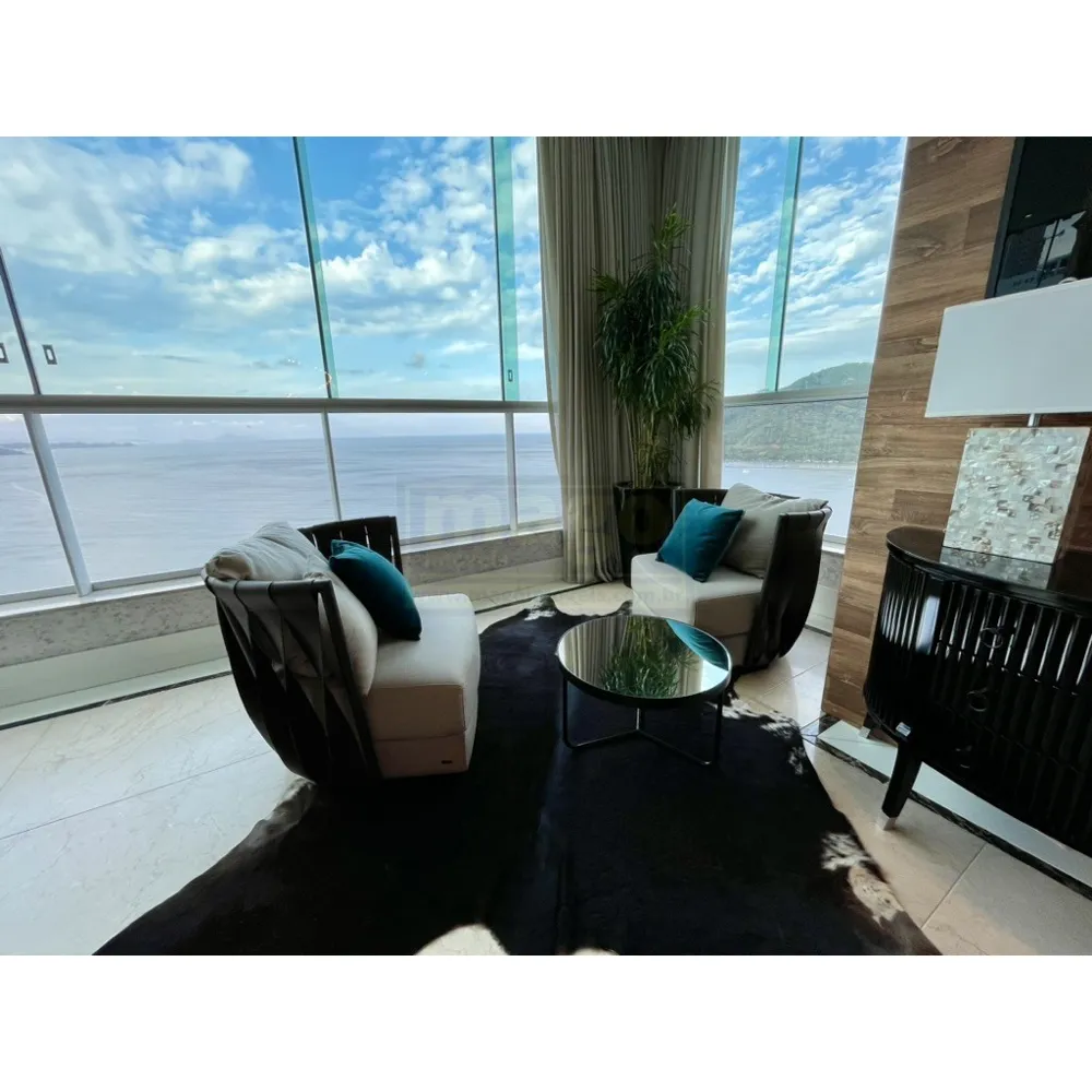Cobertura Triplex com 7 suítes e Loft no Centro de Balneário Camboriú