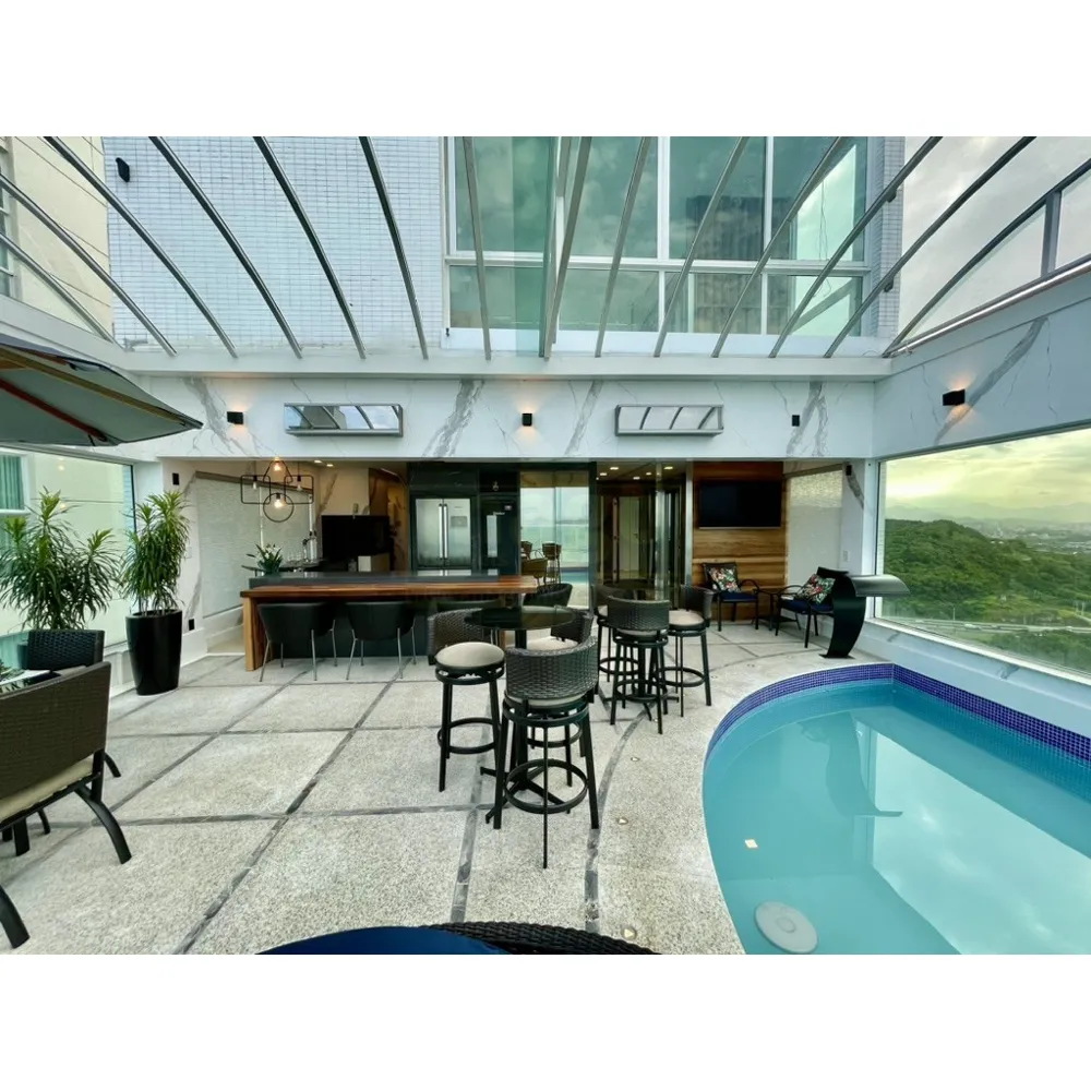 Cobertura Triplex com 7 suítes e Loft no Centro de Balneário Camboriú