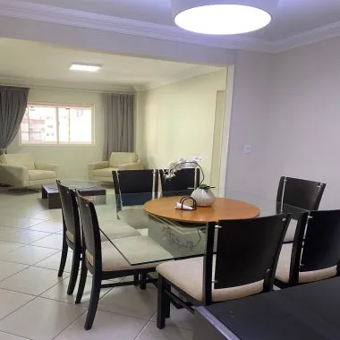 Apartamento quadra mar com 2 vagas de garagem 