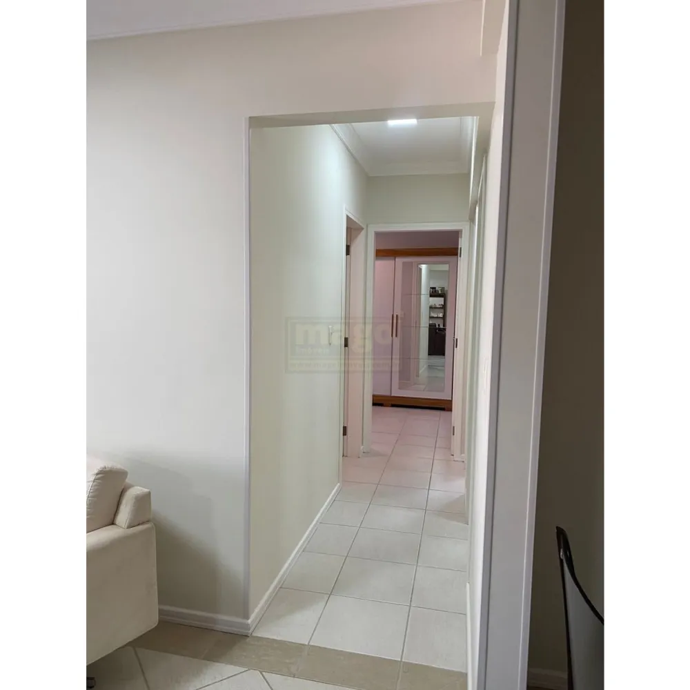 Apartamento quadra mar com 2 vagas de garagem 