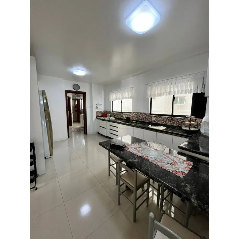 Apartamento para Locação Anual no bairro Centro em Balneário Camboriú