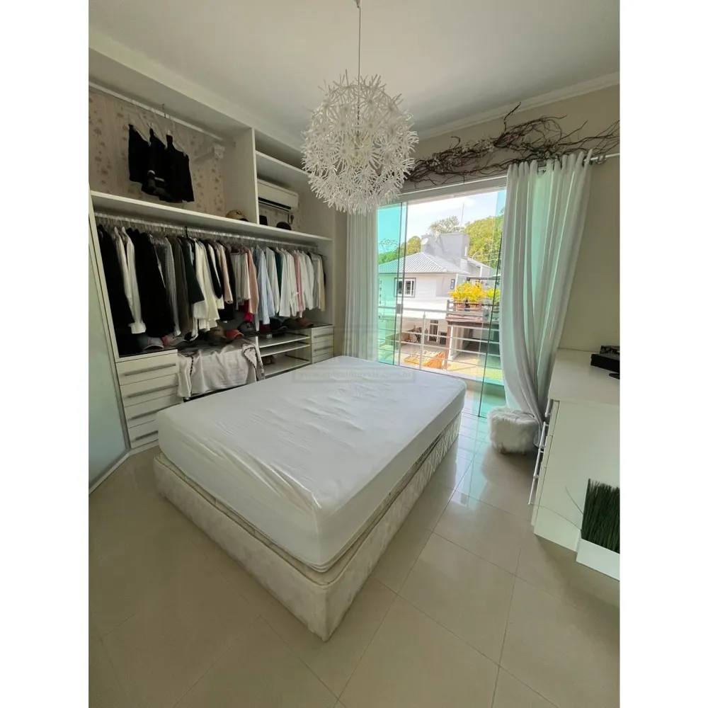Casa 3 suítes para Locação Anual no bairro Ariribá em Balneário Camboriú