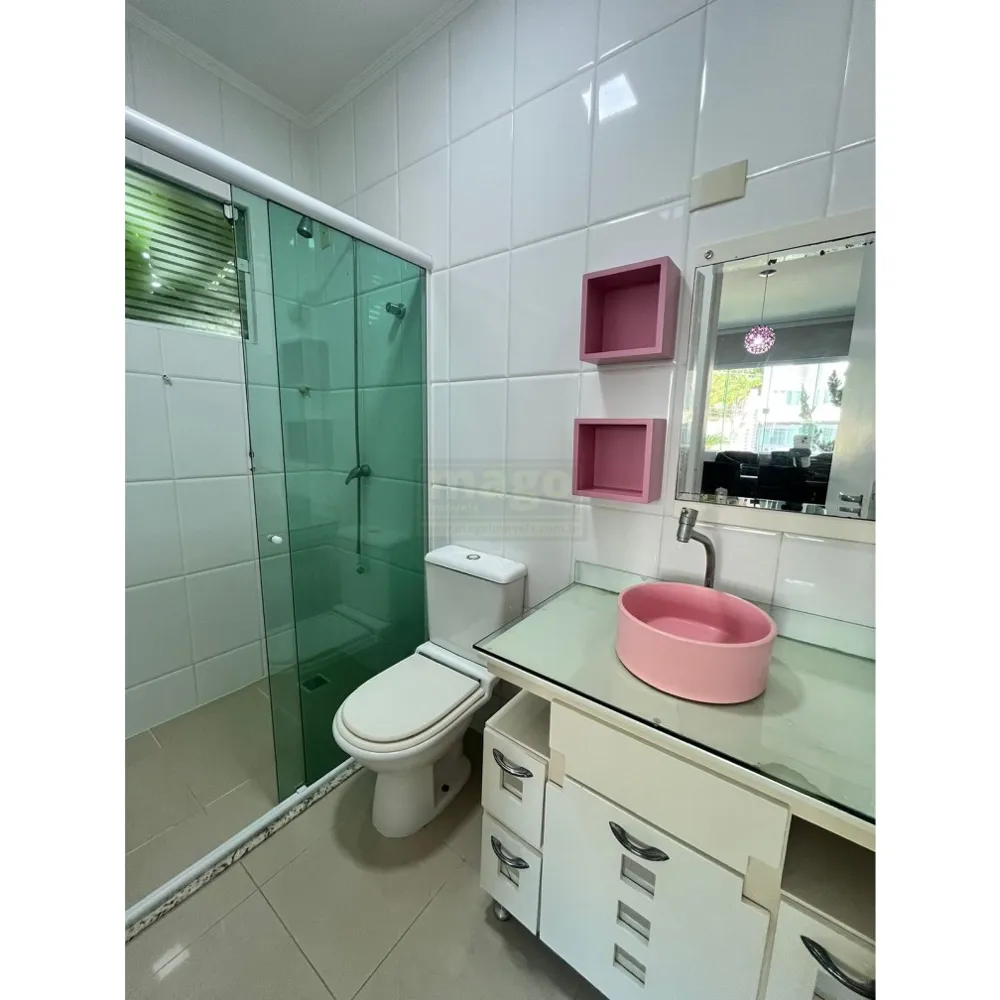 Casa 3 suítes para Locação Anual no bairro Ariribá em Balneário Camboriú