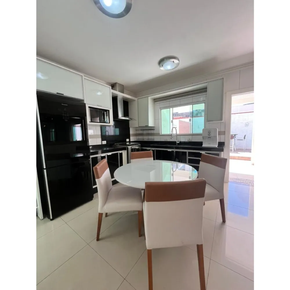 Casa 3 suítes para Locação Anual no bairro Barra Norte em Balneário Camboriú