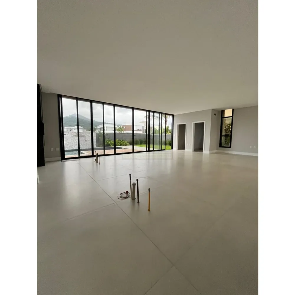 Casa para Venda em condominio fechado em  Camboriú