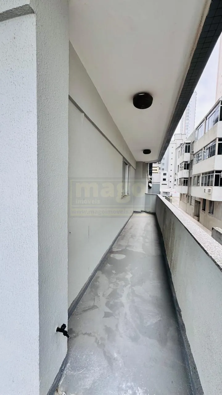  Apartamento para Locação na Avenida Atlântica – 3 Suítes e 1 Vaga de Garagem