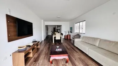 Apartamento para Locação na Avenida Atlântica – 3 Suítes e 1 Vaga de Garagem