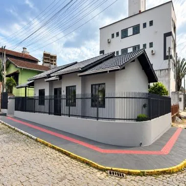 Casa 3 quartos para Locação Anual no bairro Centro em Camboriú Casa 3 quartos para Locação Anual no bairro Centro em Camboriú