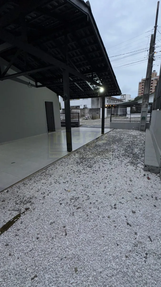 Casa 3 quartos para Locação Anual no bairro Centro  em Camboriú 