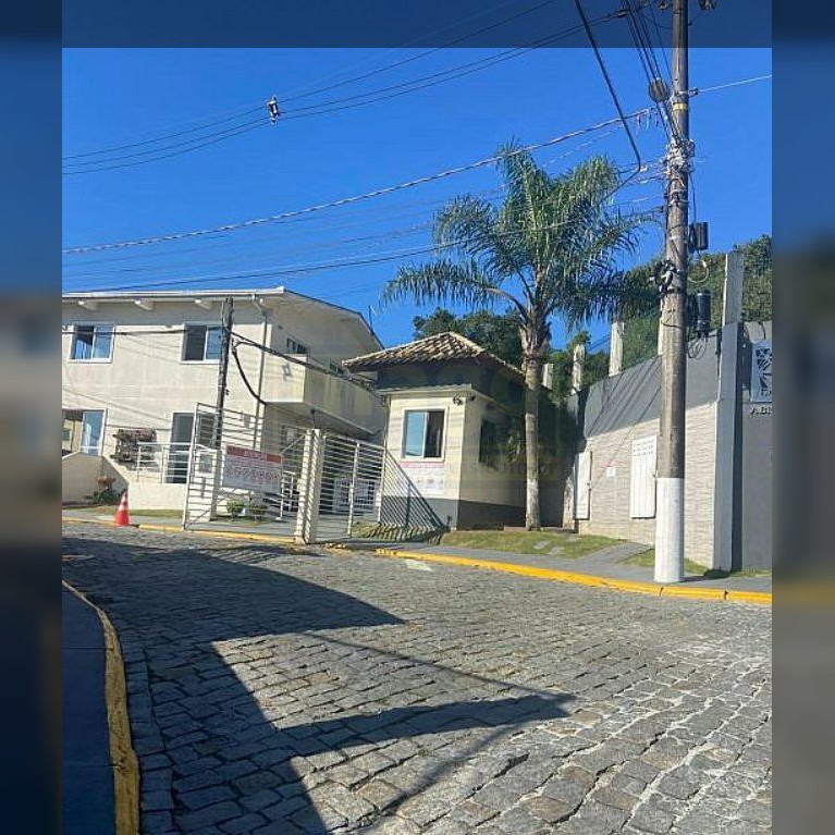 CASA 2 DORMITÓRIOS EM CONDOMÍNIO FECHADO